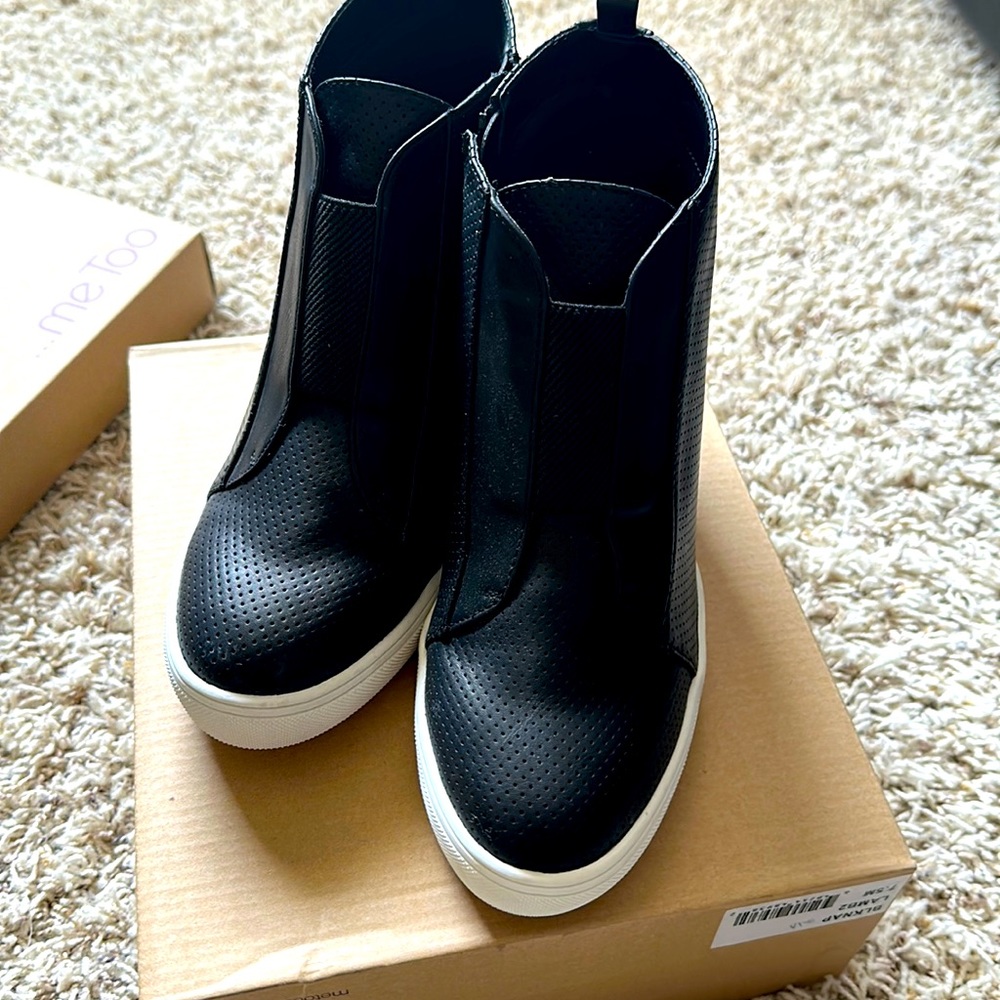 MIA Shoes. Size 8. Color Black/White.